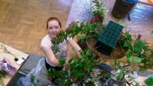 Florist-Mittelstufe präsentiert Tisch- und Raumschmuck bei Hedera &amp; Bux